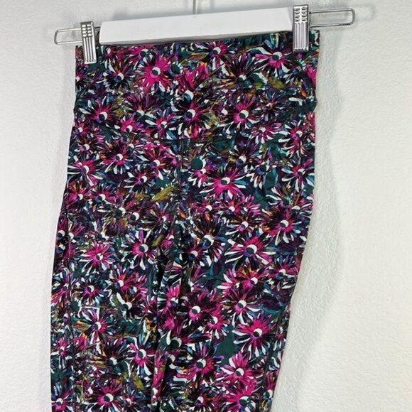 New Lululemon Base Pace HR Tight 28"  Floral Electric size 4‎ - Picture 3 of 9